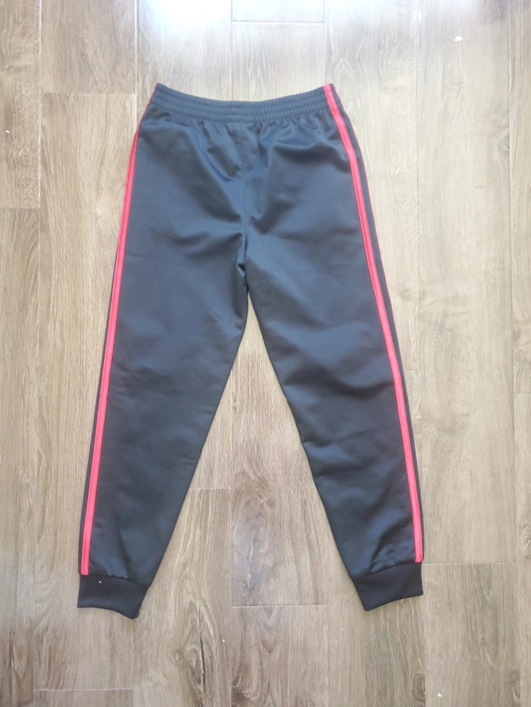 🎁 Adidas jogger kids size 7 image indicator(2)