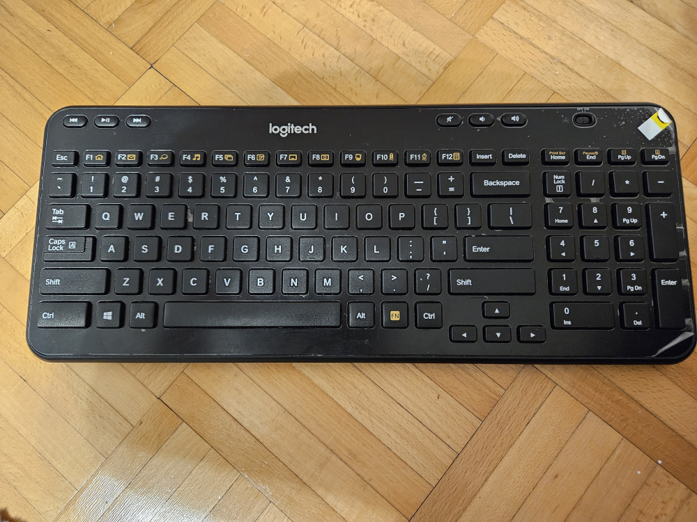 Logitech  compact/slim wireless keyboard image indicator(2)