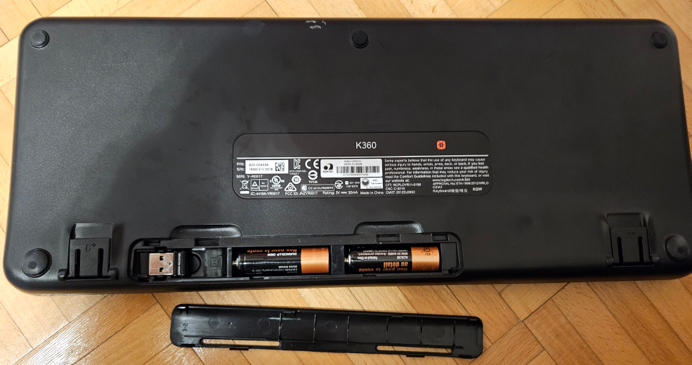 Logitech  compact/slim wireless keyboard image indicator(3)