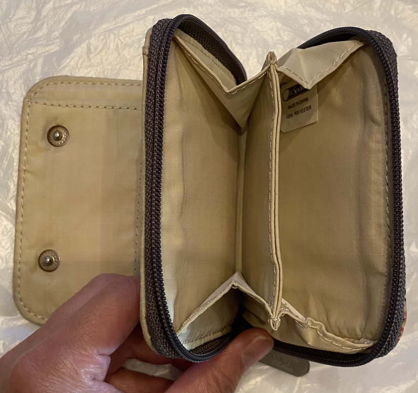 LeSportac wallet image indicator(3)