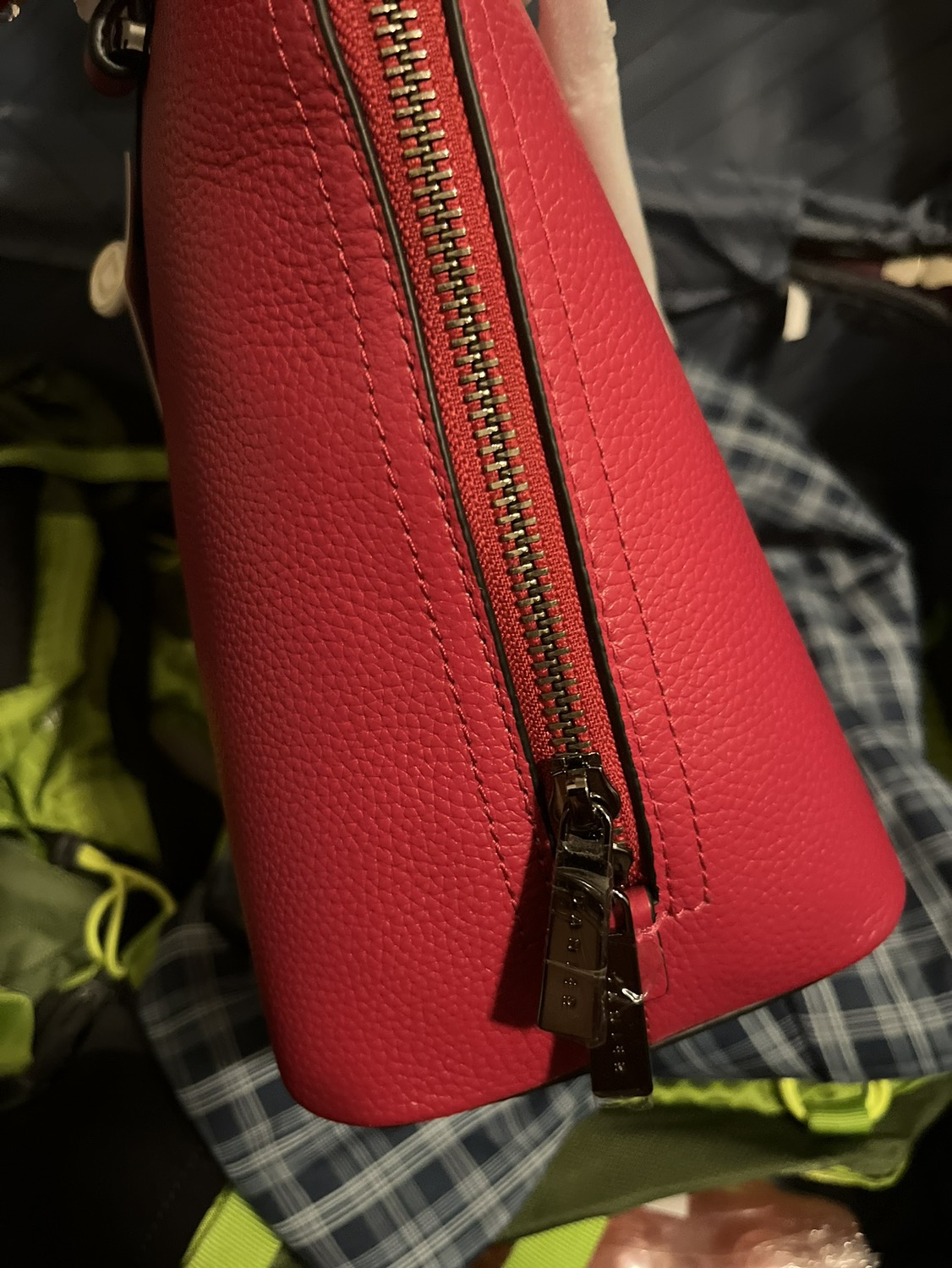 Danier red Authentic image indicator(5)