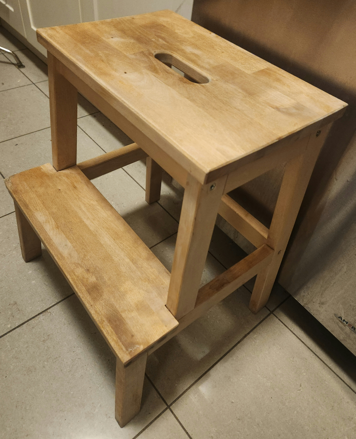 WOOD STEP STOOL