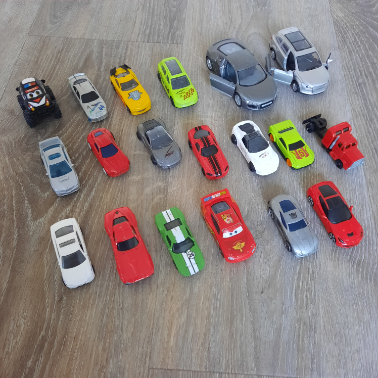 19 Cars 》McQueen, Hot Wheels & others thumbnail