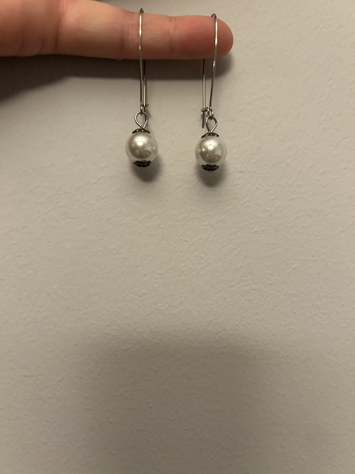 Rose gold Necklace and pearl earrings image indicator(3)