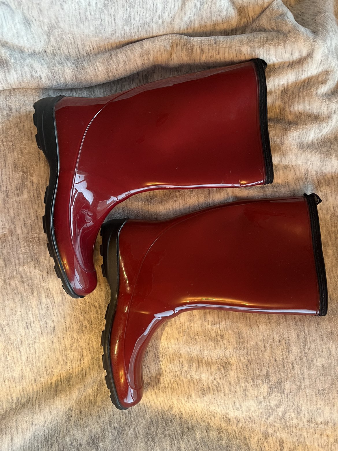 Women’s rain boots - size 9 thumbnail