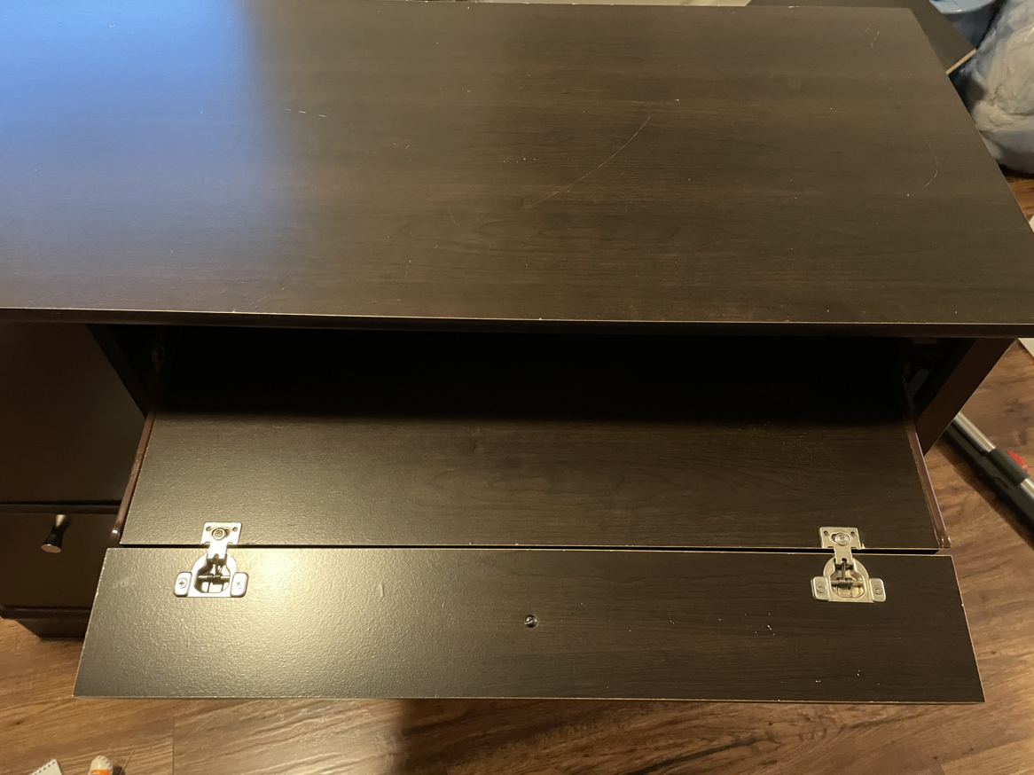 Desk - photo 3