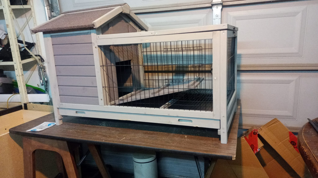 pet cage / house wood and metal