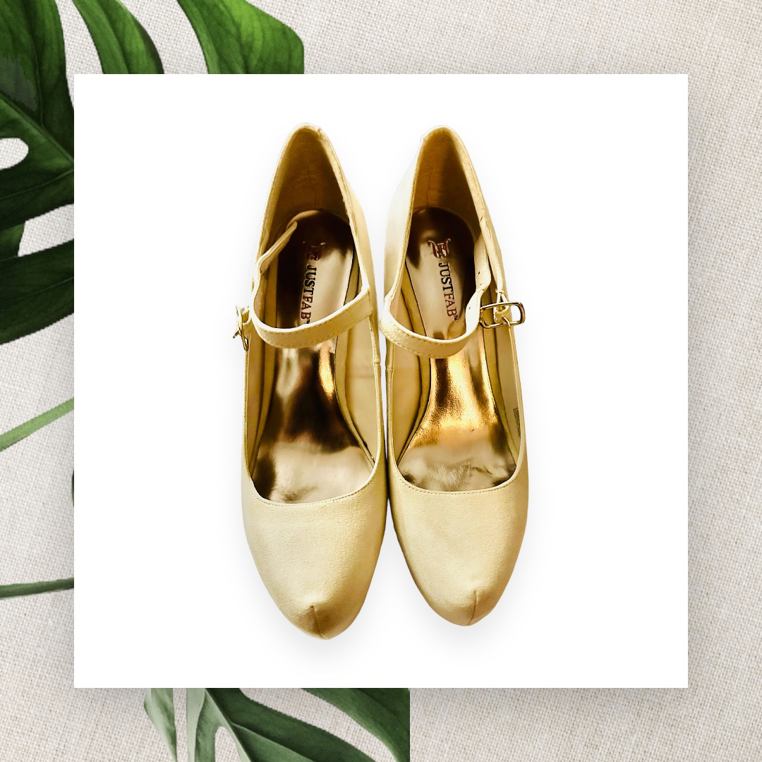 Beige Close shoes image indicator(2)