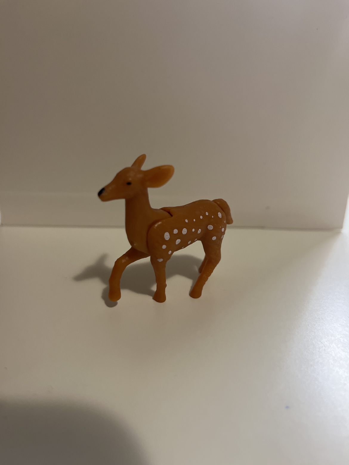 🎁 Mini deer figurine