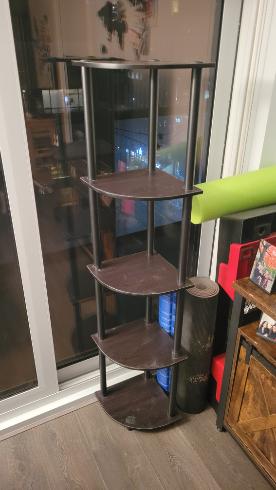 Corner shelf unit