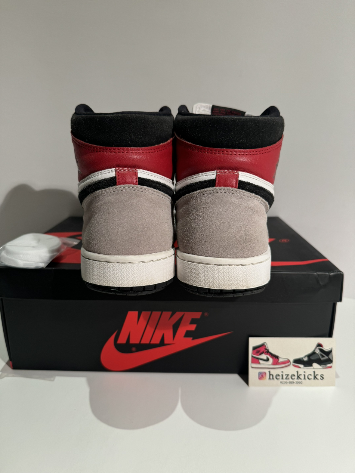 Air Jordan 1 High OG Smoke Grey size 10.5 image indicator(4)