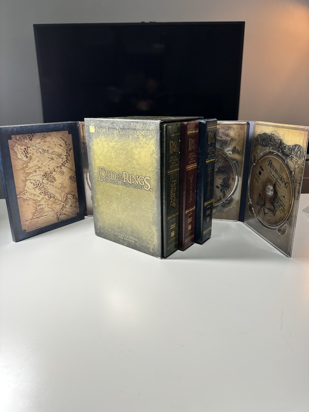 Lord of The Rings DVD Booklet CD’s with Collectors Maps image indicator(4)