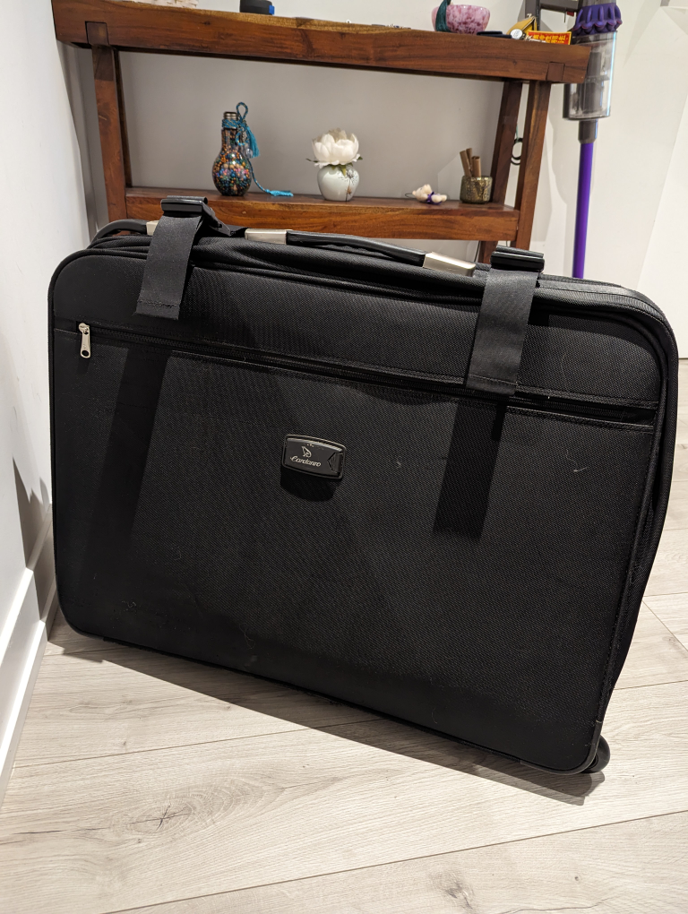 28-inch luggage suitcase #SellingSpree - photo 2