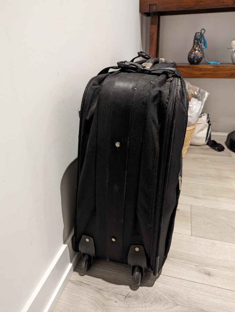 28-inch luggage suitcase #SellingSpree - photo 3
