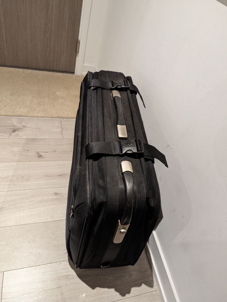 28-inch luggage suitcase #SellingSpree - photo 4