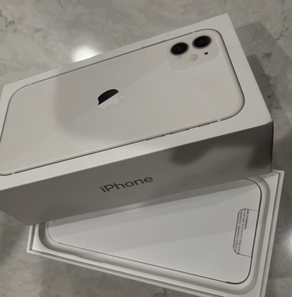 IPhone 11 128gb white colour