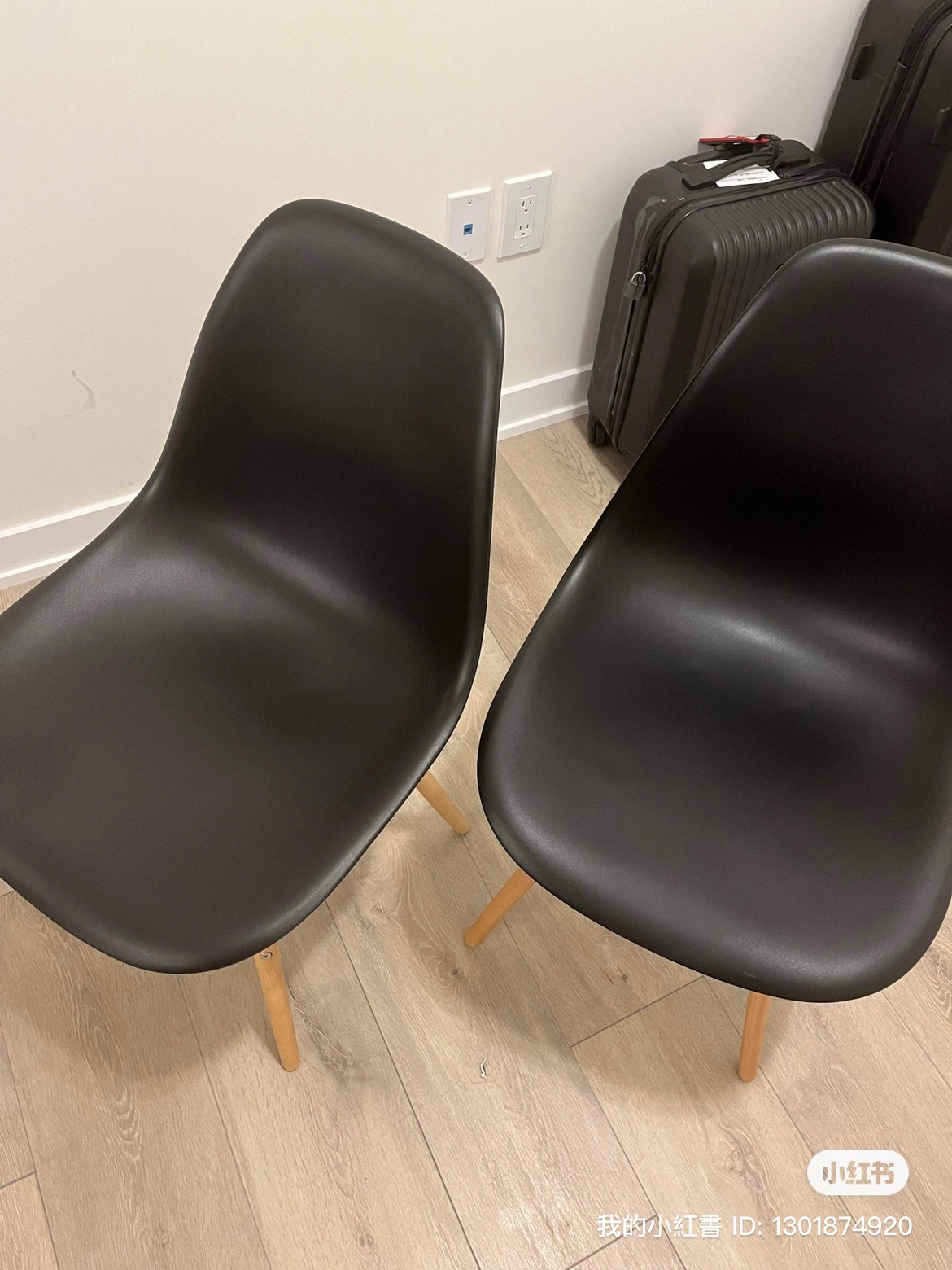 2x Chairs (PICKUP ONLY THIS WEEKEND)