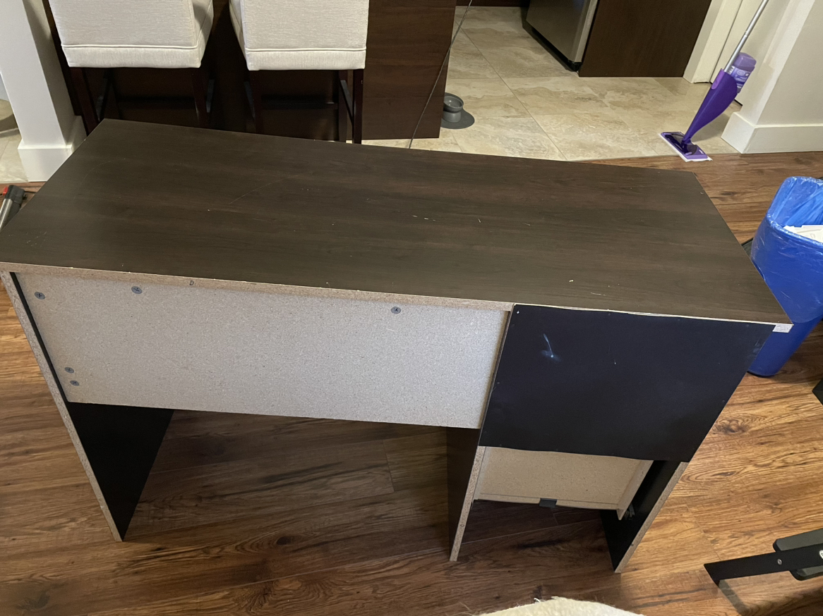 Desk - photo 4