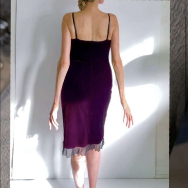 Perfect UNWORN Velvety Burgundy/Bordeaux Colour Party Dress image indicator(3)