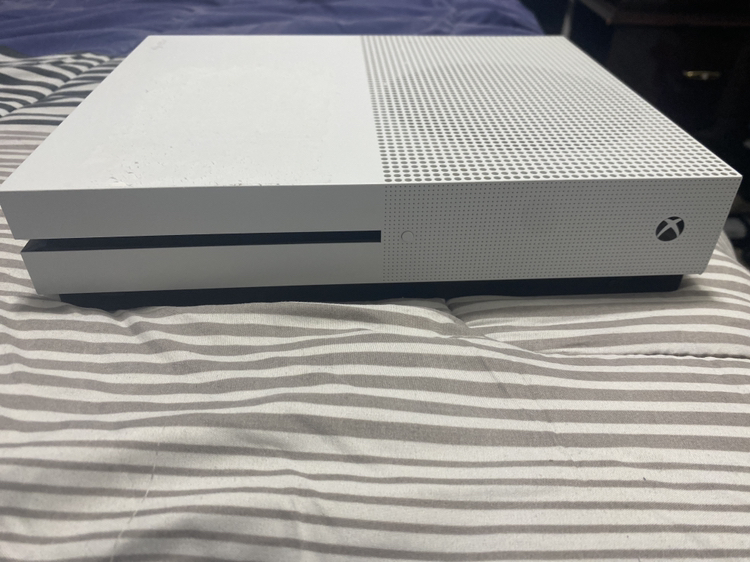 Xbox One S + Controller