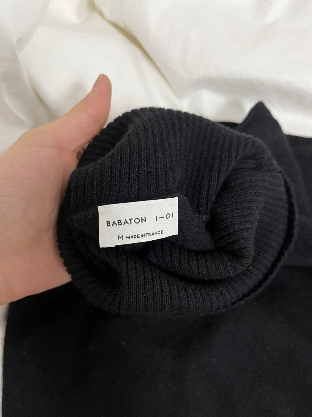 Aritzia 100% cashmere knit image indicator(4)