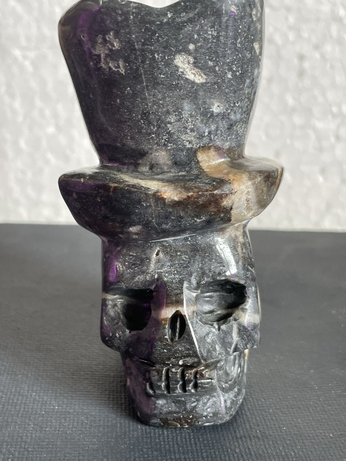 Carved skulls with tophats - photo 4