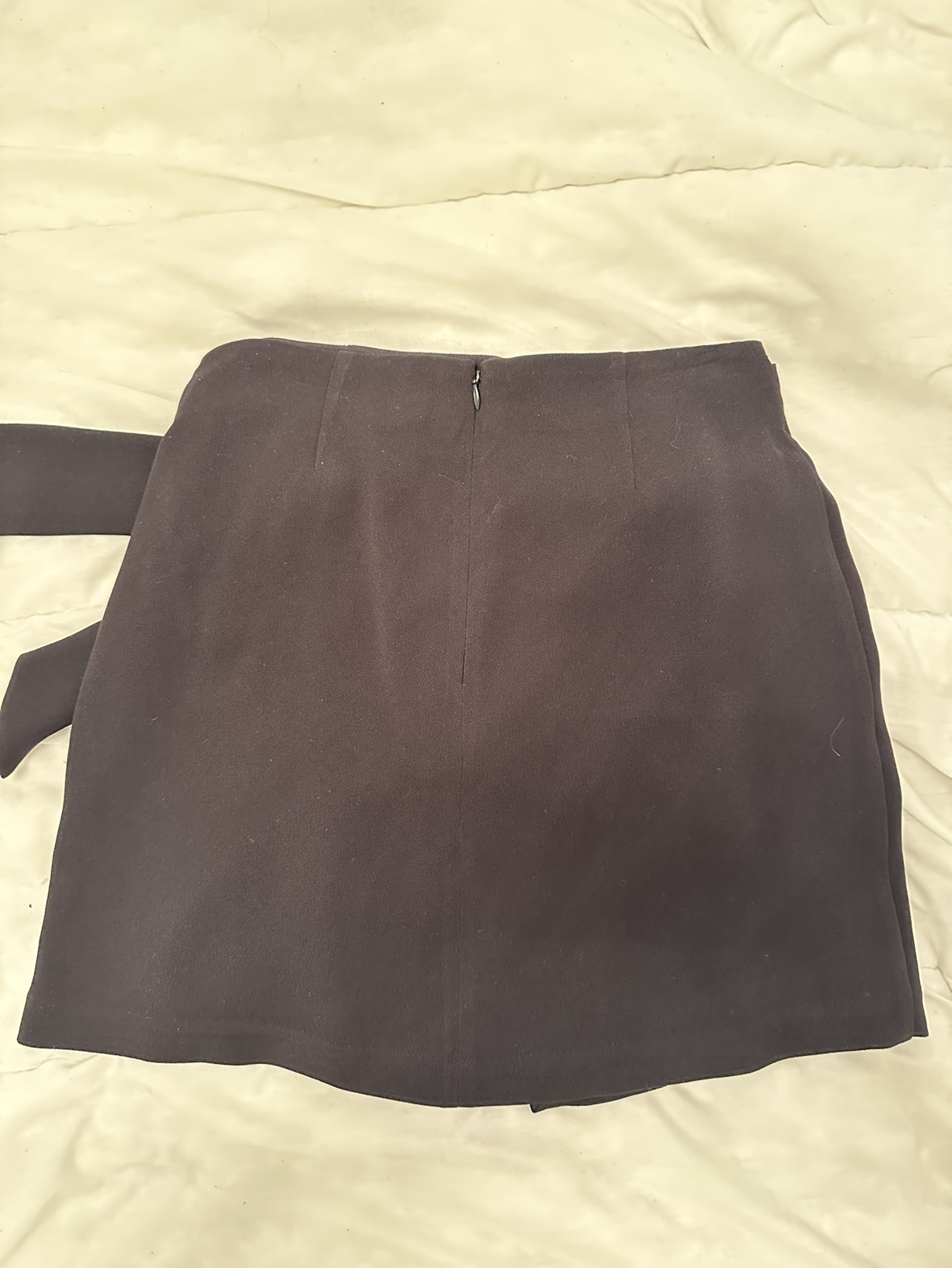 Aritzia skirt never worn image indicator(2)