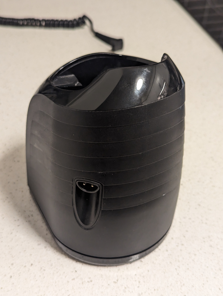 Braun Series 7 charging/ cleaning base, 1 new solution, cord - photo 2