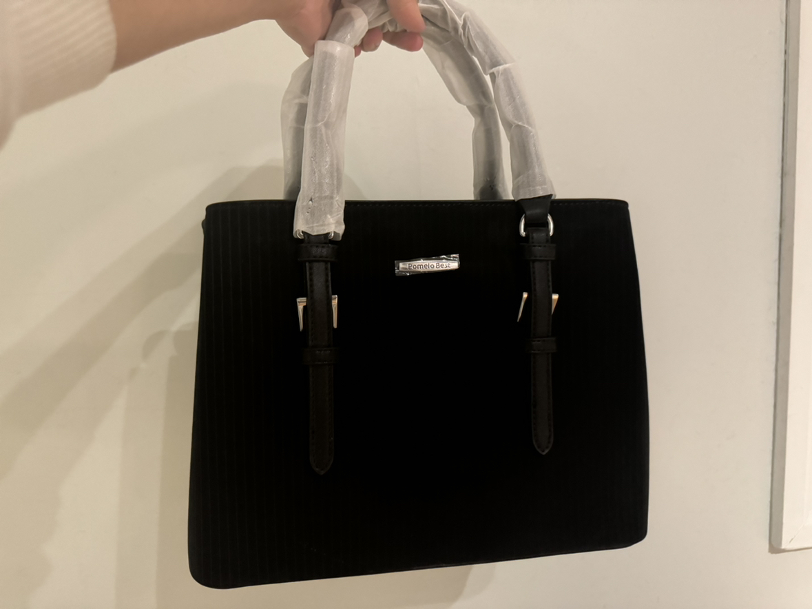 Medium Size Purse/Bag #SellingSpree