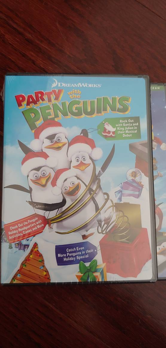 2 Madagascar Holiday DVDs #freecycle - photo 2