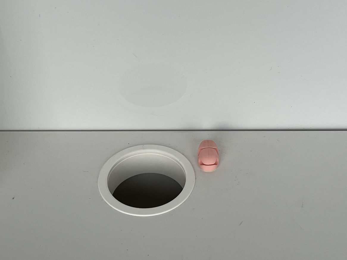 Micke Desk with hutch image indicator(3)