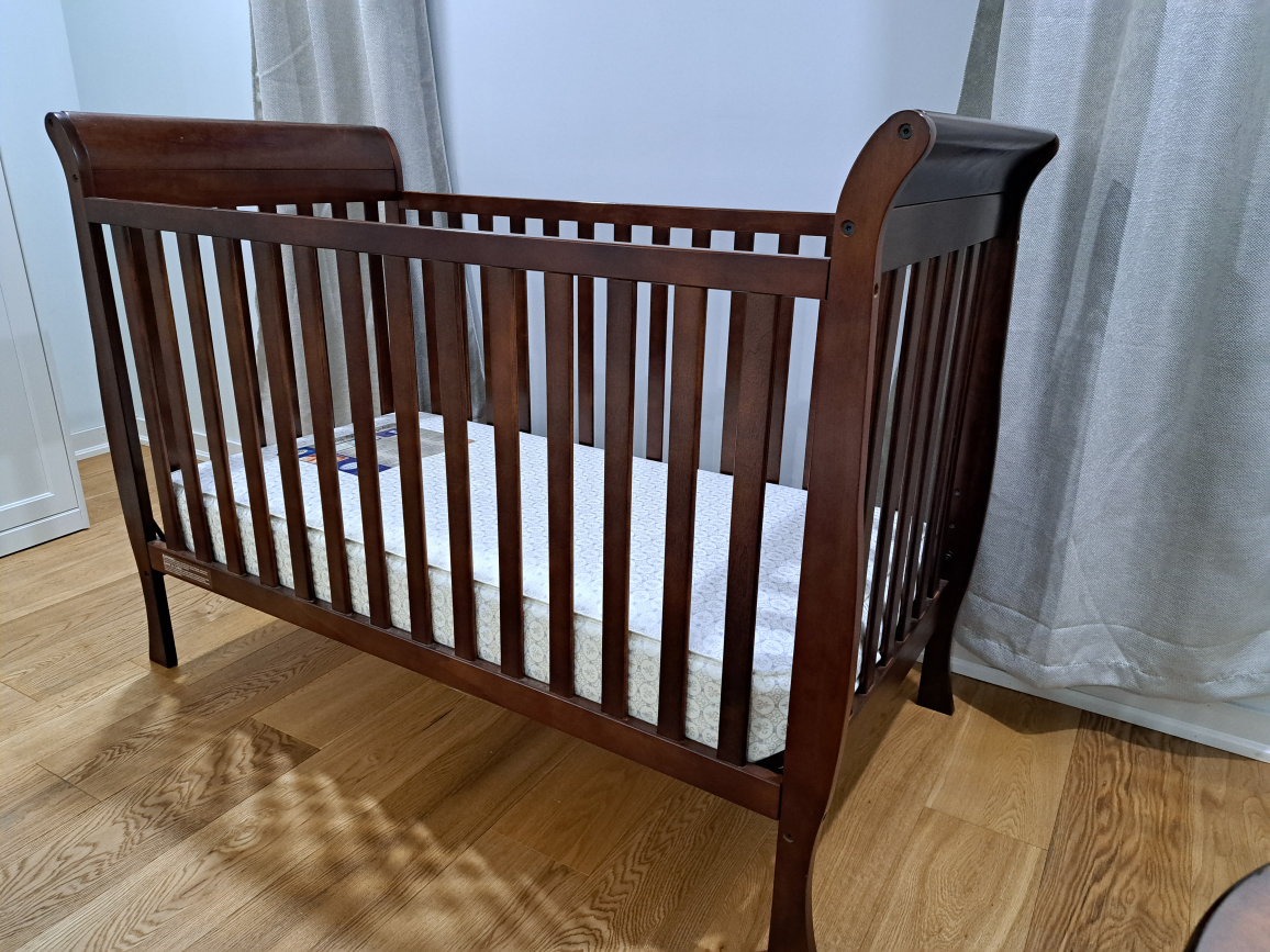 Baby crib