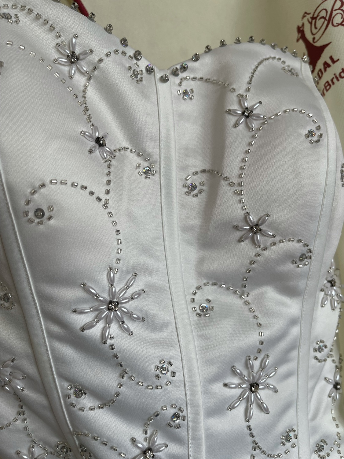 White Wedding Dress image indicator(4)