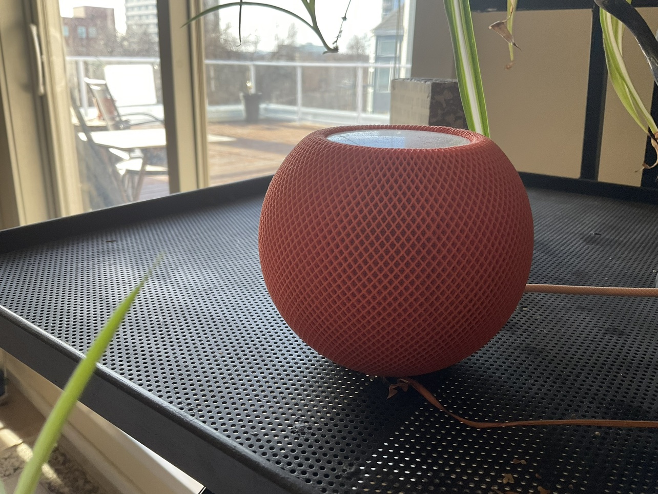 Apple HomePod Mini white and orange or grey image indicator(3)