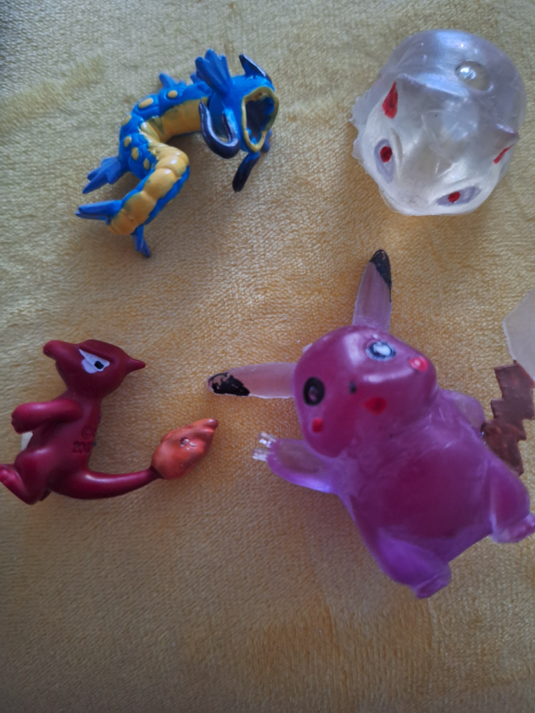 Trick or Trade 2022 (sealed) & 4 Fake Pokémon figs #freecycle 😆 image indicator(2)