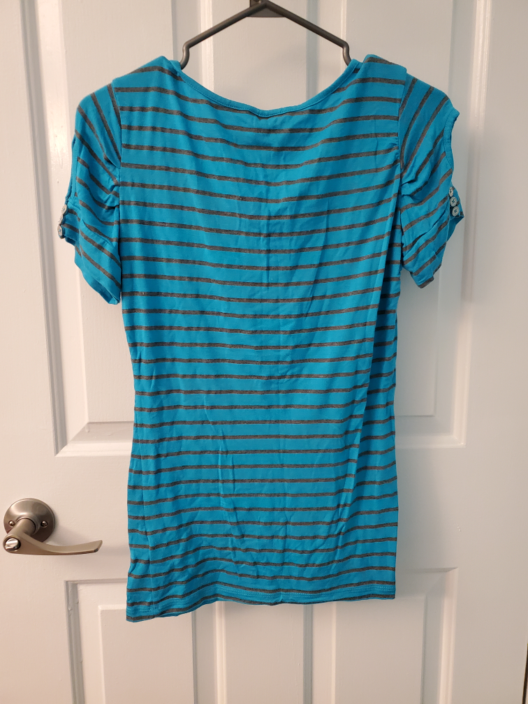 Guess strip shirt key hole shoulders size M image indicator(5)