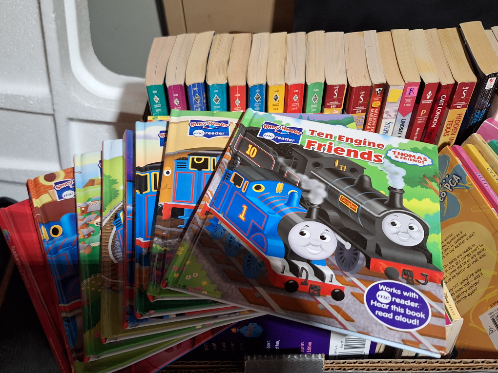 thomas the train books - photo 2