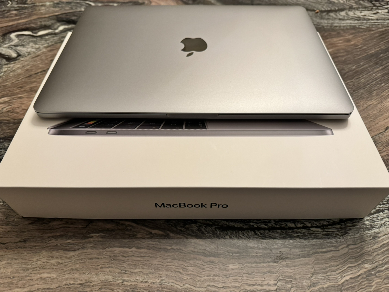2018 Macbook Pro 13" TB - 16 GB RAM - 256 GB SSD