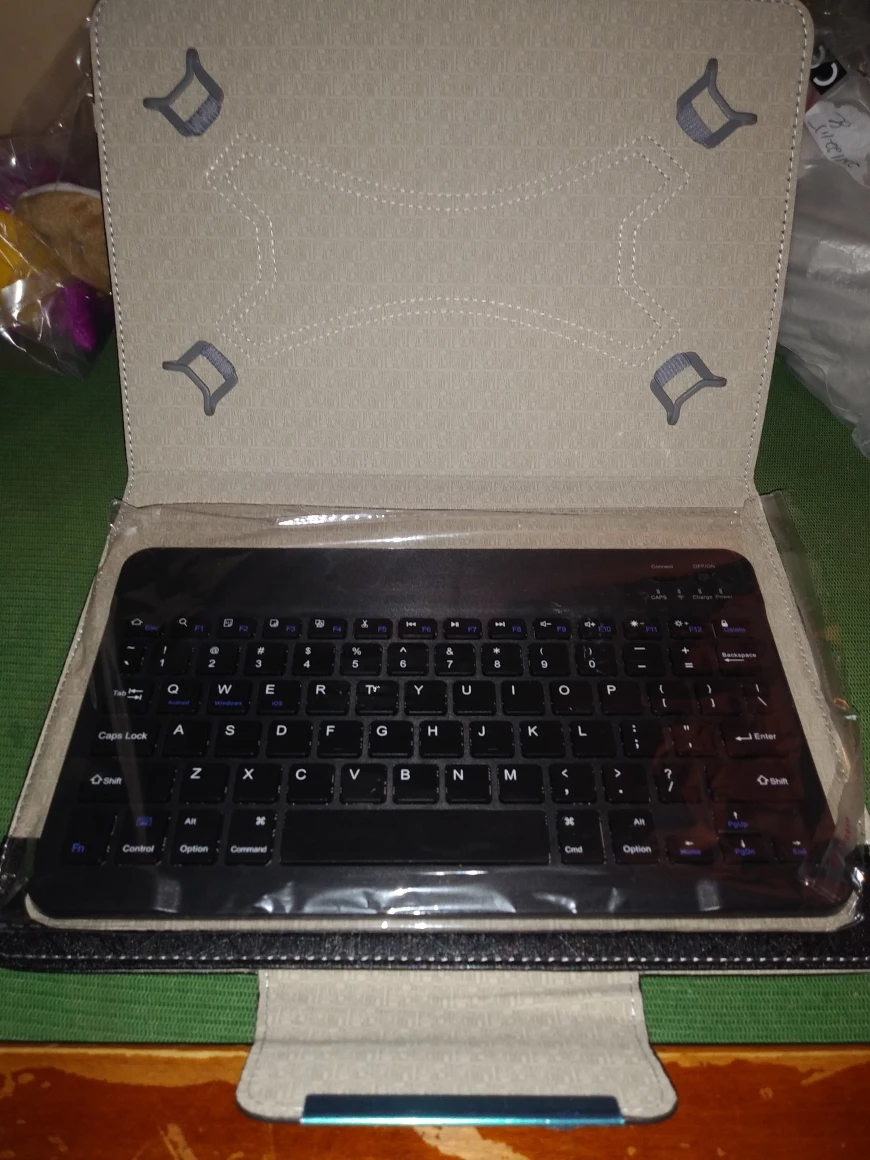 NEW!   10.1 inch Magnetic Case and Keyboard image indicator(2)