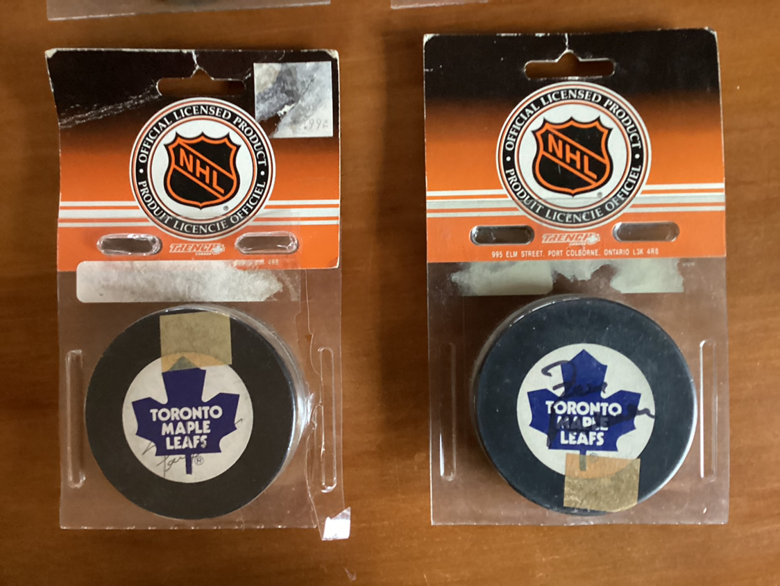 4. 1980’s Signed New Vintage TORONTO MAPLE LEAFS TRENCH PUCKS - photo 3