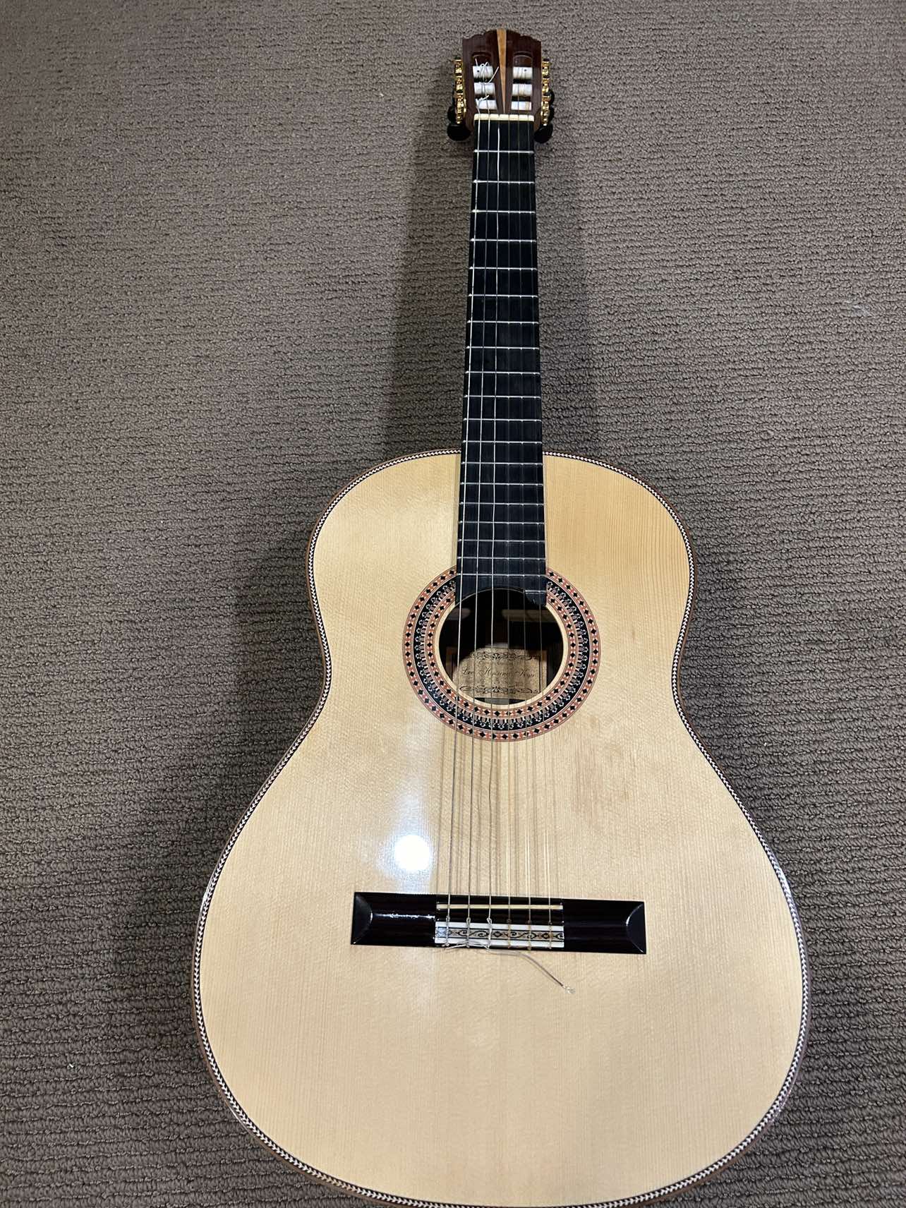 Hand made classic guitar  Made by ‘ Hyoung kyu Lee’ - photo 3
