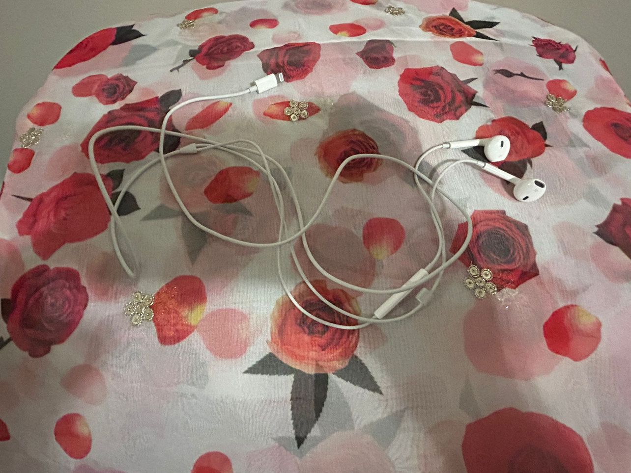 New Apple Earphones thumbnail