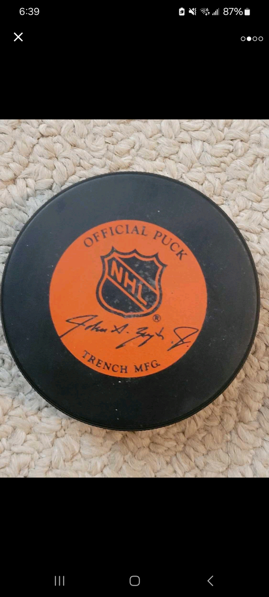 Official NHL game puck 1980s New Jersey Devils image indicator(2)