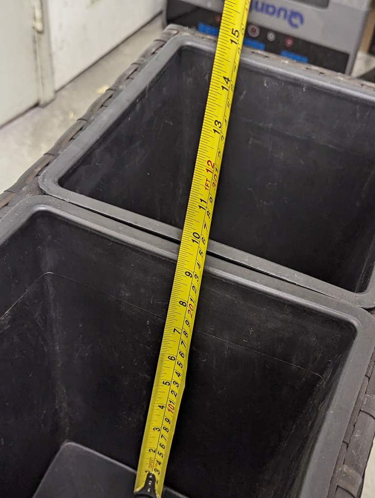 Planter with 4 pots (indoor/outdoor) #SellingSpree image indicator(8)