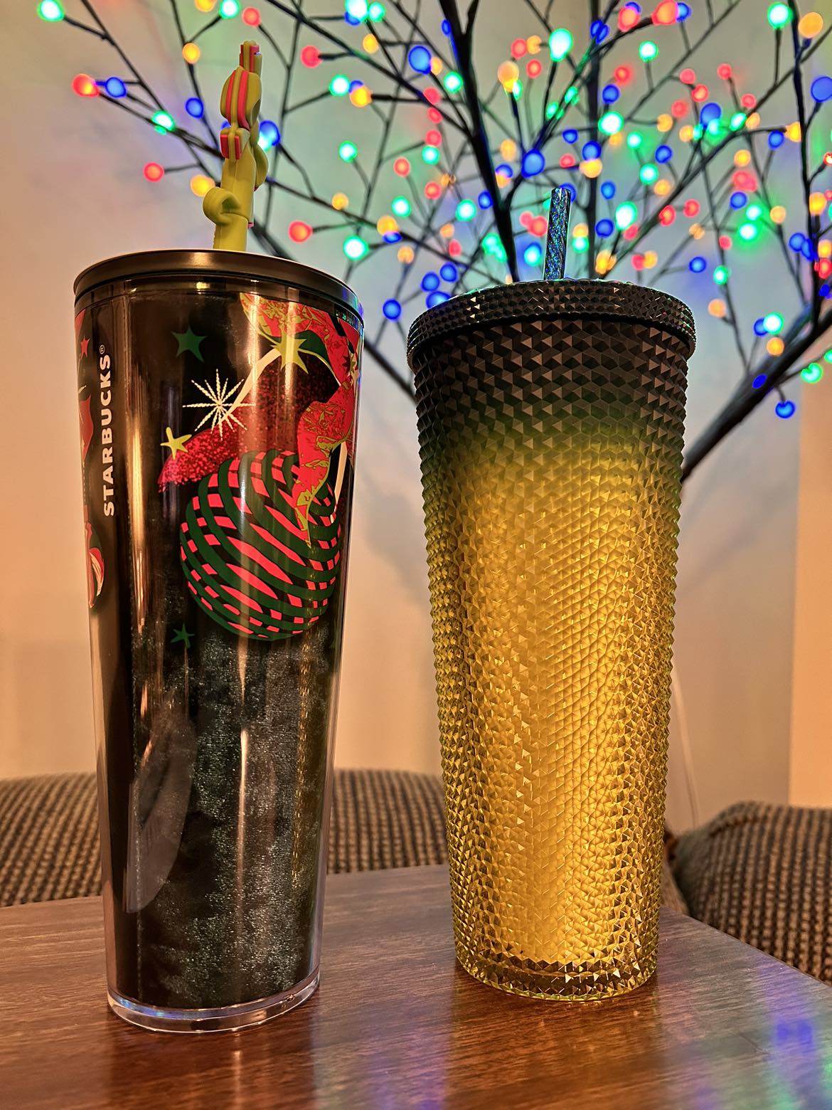 ✨✨Starbucks Christmas Venti Tumbler w/Topper image indicator(3)