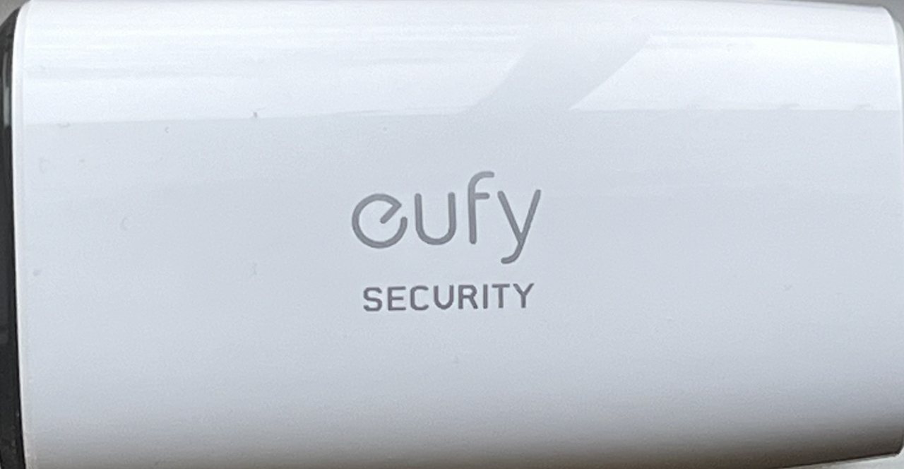 Eufy SoloCam E40 + outdoor Solar Charger