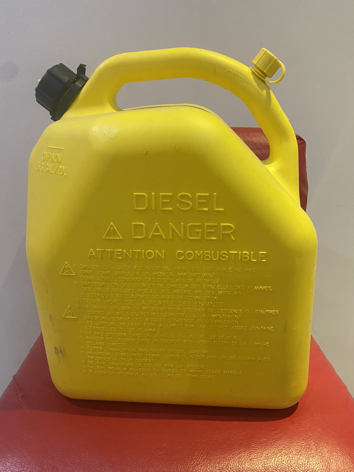 20 Litre 5 gallon Yellow Plastic Gas Can image indicator(3)