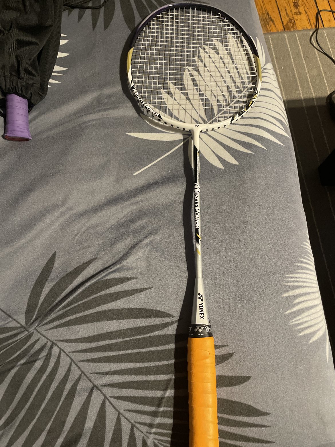 Beginner- semi advance badminton racket—yonex muscle power 7