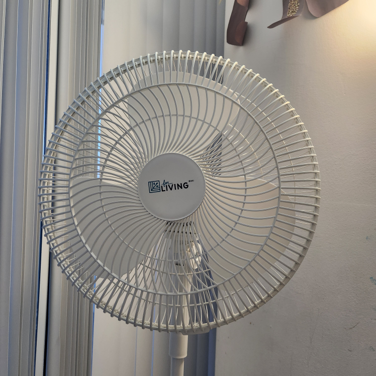 tilt-head stand fan - photo 2