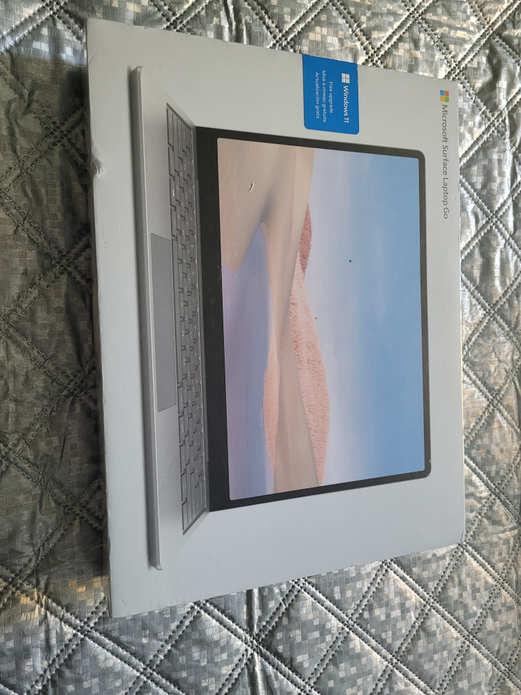 New, Sealed Surface Laptop GO 12.4" i5 8GB 265GB image indicator(2)